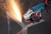 Makita GA7020 2200 W Büyük Taşlama Makinesi